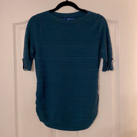 Cute sweater with textured striping - Picture 1 of 2